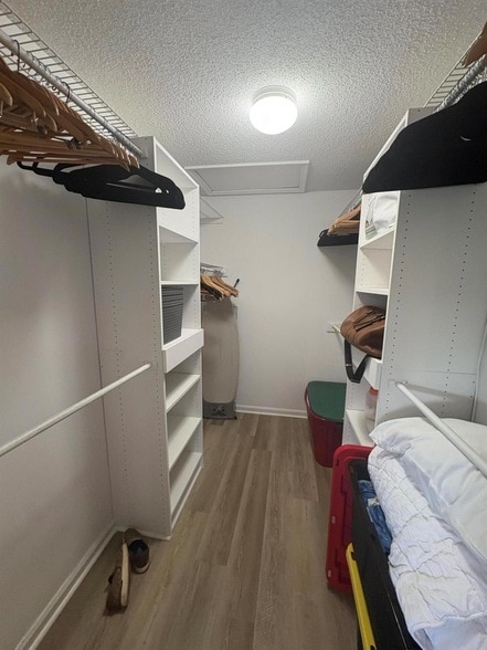 Building Photo - 7275 Summer Tree Dr