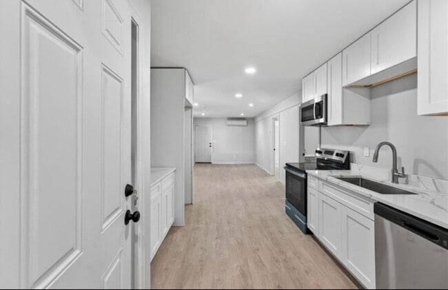 Building Photo - 165 Rounds Ave