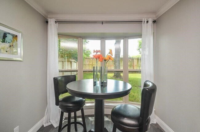 Building Photo - 867 Carlingford Ln