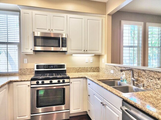 Building Photo - 112 Hedge Bloom