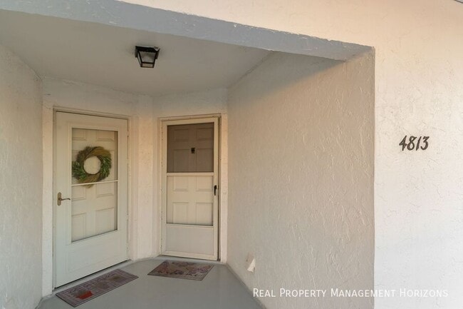 Building Photo - 4813 Independence Dr