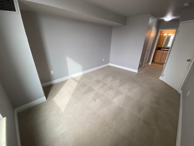 Building Photo - Amazing Condo with Beautiful Mountain and ...