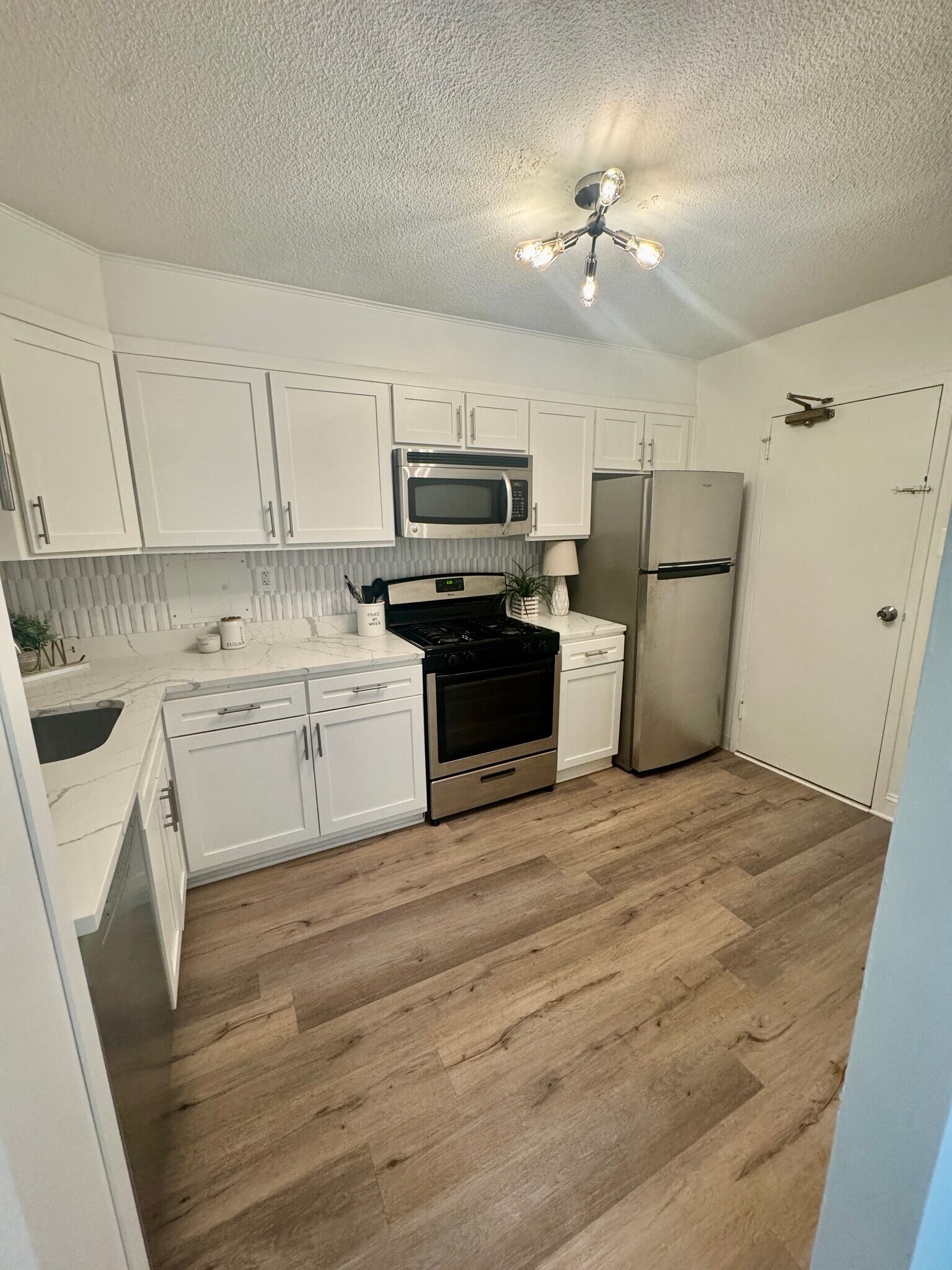 Building Photo - 1300 Army Navy Dr