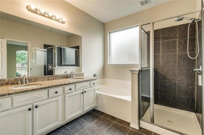 Building Photo - 13553 Valley Mills Dr