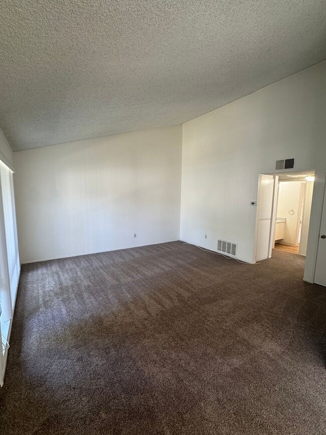 Building Photo - Upstairs two-bedroom 1/12 bath condo avail...