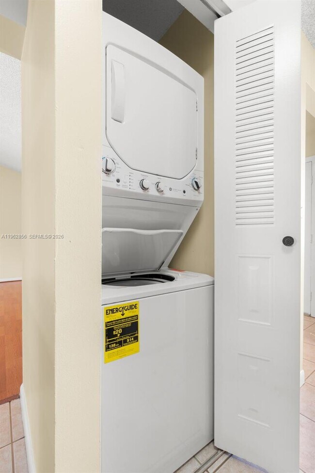 Building Photo - 1208 Coral Club Dr