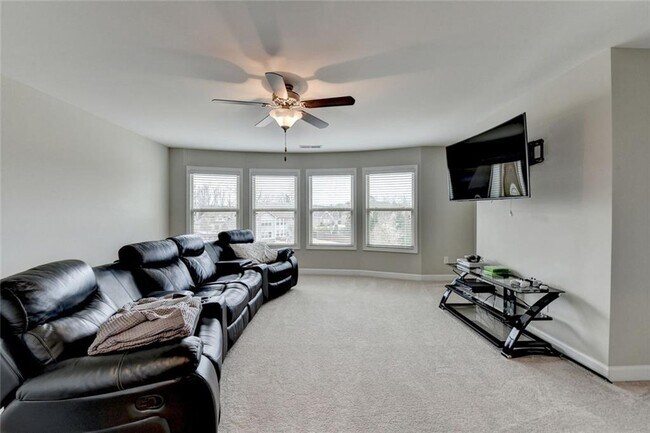 Building Photo - 5525 Nesmith Ct