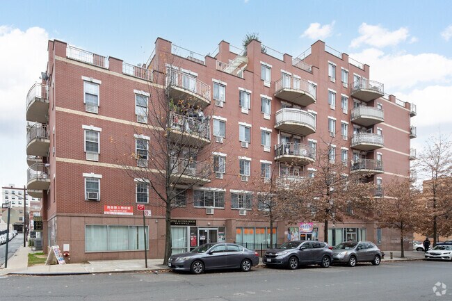 Primary Photo - 35-06 Leavitt St
