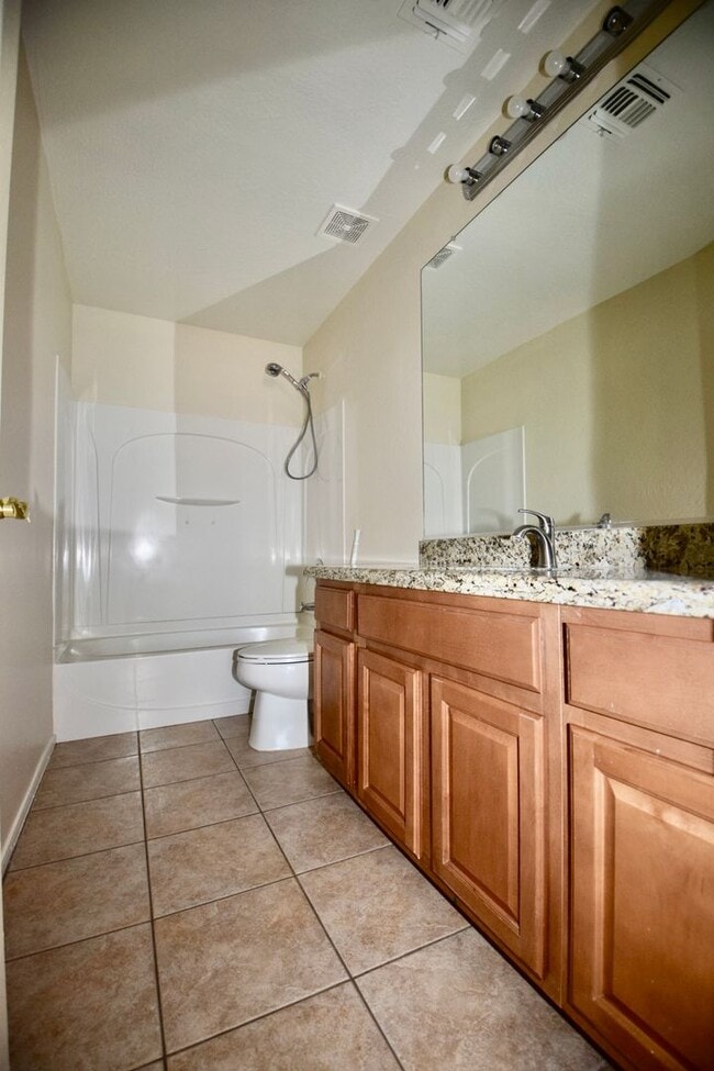 Building Photo - Beautiful Seville Area 4 bedroom Home!