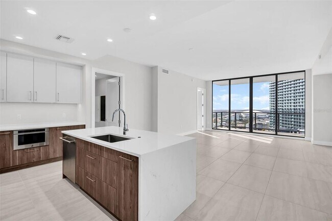 Building Photo - 275 1st Ave S