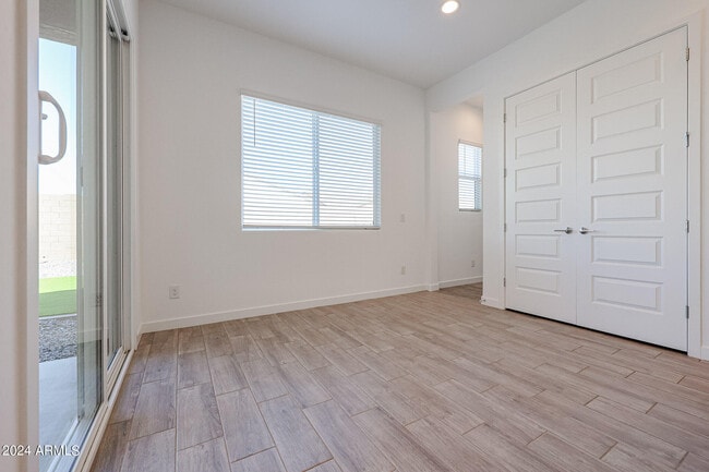 Building Photo - 7702 W Jackrabbit Ln