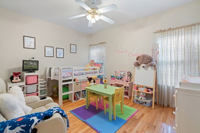 Building Photo - ***Amazing opportunity to rent this beauti...