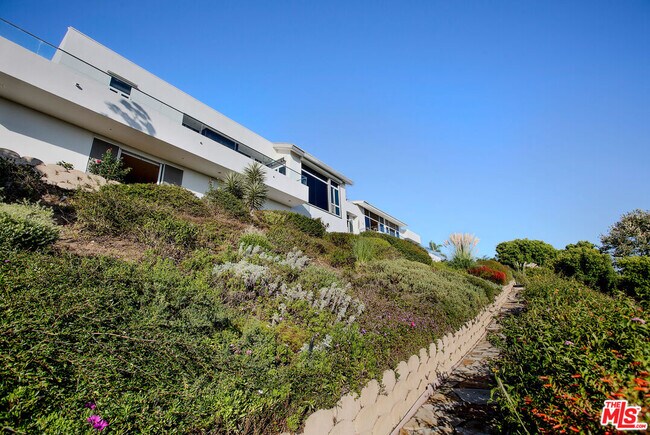 Building Photo - 27454 Winding Way