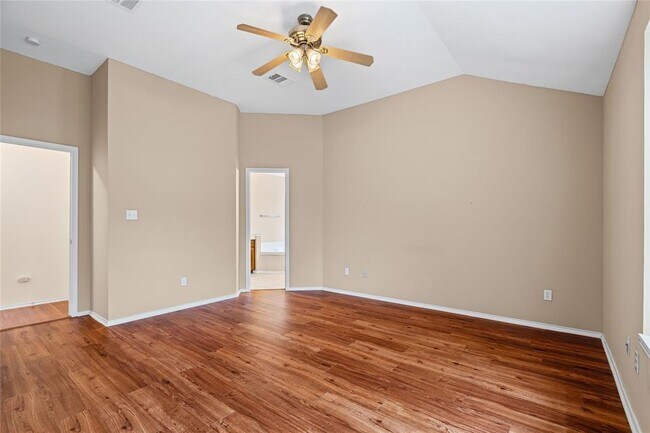 Building Photo - 716 Meadow View Dr