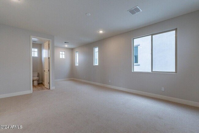 Building Photo - 21390 W Meadowbrook Ave