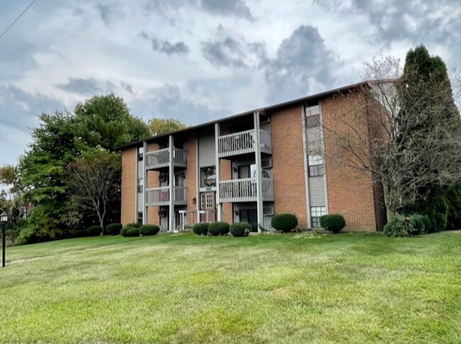 Building Photo - ONTARIO - 2 Bedroom Available!