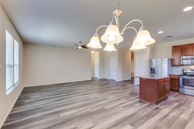 Building Photo - 216 Golden Butterfly Dr