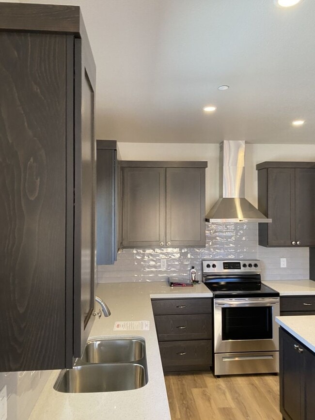 Building Photo - 246 Silver Bend Way