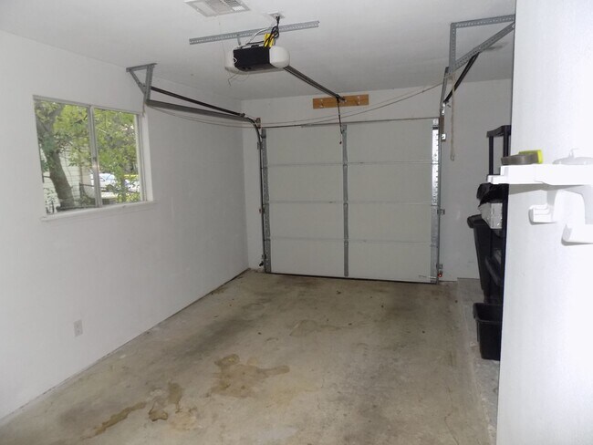 Building Photo - 404 Nell Deane Blvd