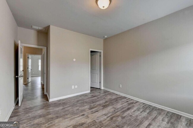 Building Photo - 648 Georgia Way