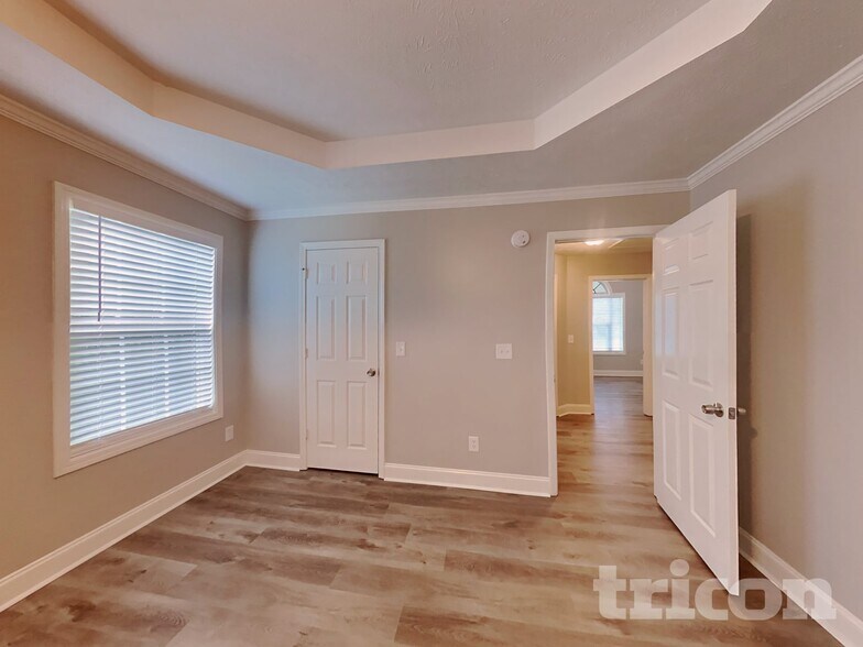 Building Photo - 287 Huntington Dr