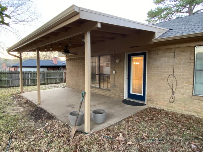 Building Photo - 3320 Lockhaven Dr