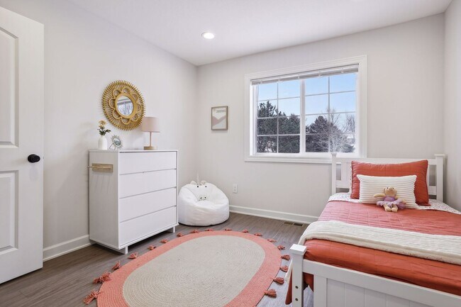 Building Photo - Model 3 Bedroom Town Home