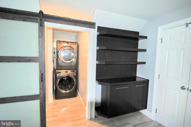 Building Photo - 1506 Chain Bridge Ct