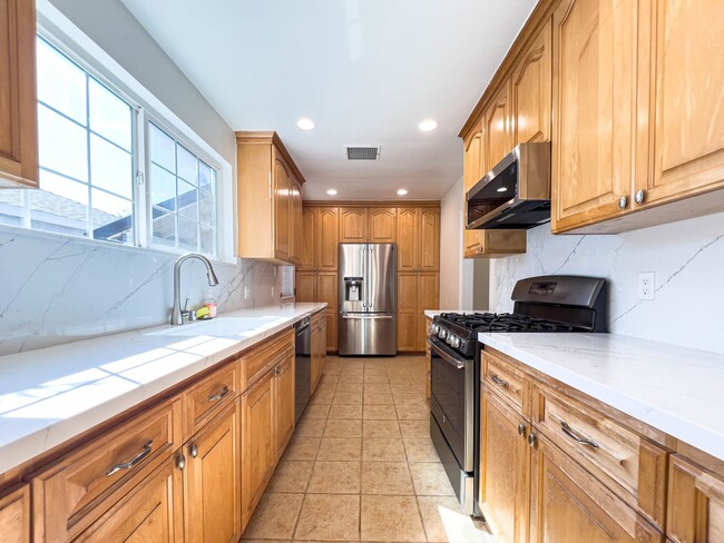 Building Photo - Spacious 3BR Home near Lake Balboa!