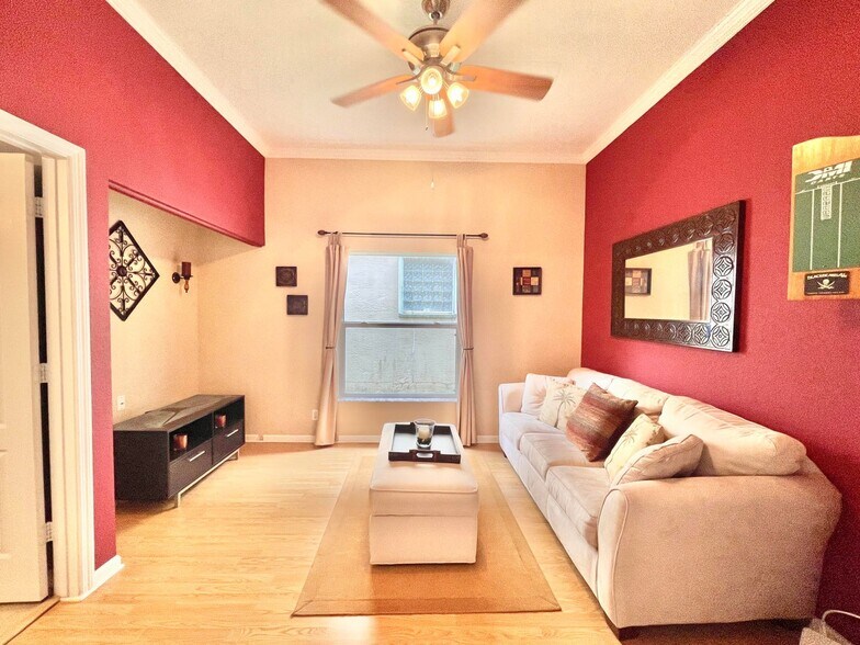 Building Photo - 137 Canterbury Pl