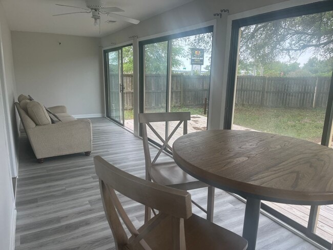 Building Photo - Point Harbor 5 bedroom 2.5 bath Annual Rental-Available 4/28