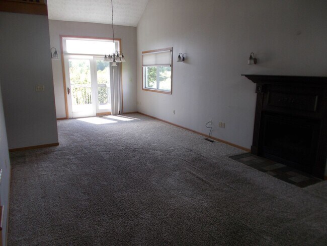 Building Photo - Large, beautiful home in South Richmond
