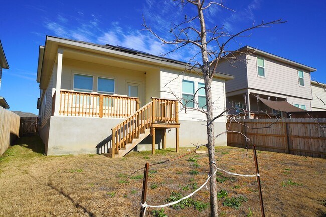 Building Photo - Like-New Home in Applewood Neighborhood. Realtor Commission: $600