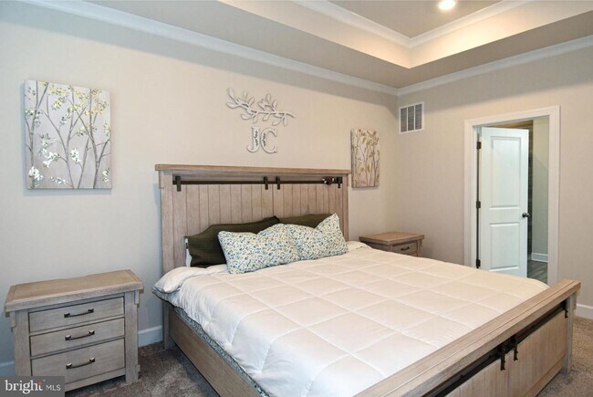 Building Photo - Location!! Like-New!! Convenience!!