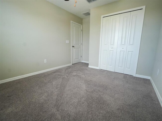 Building Photo - 402 Royal Empress Dr