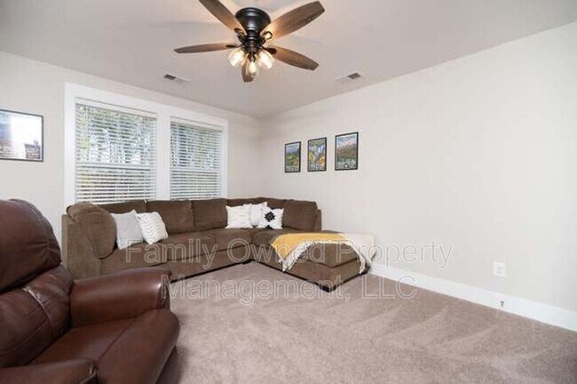 Building Photo - 225 Whirlaway Dr