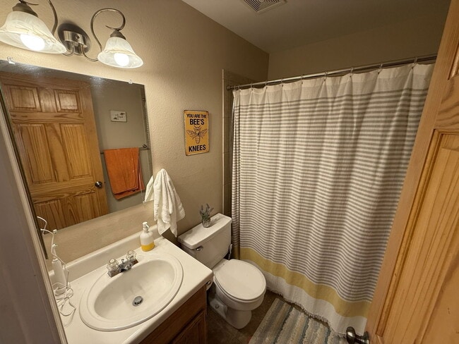 Building Photo - 739 Ponderosa Dr