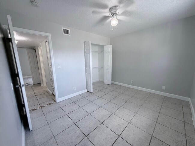 Building Photo - 230 SW 11th Ave