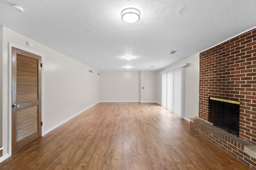 Building Photo - 6930 Birdie Ln