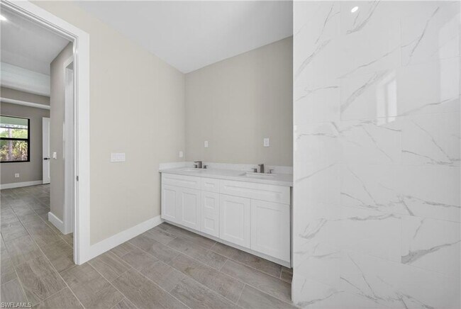 Building Photo - 1204 Moore Ave