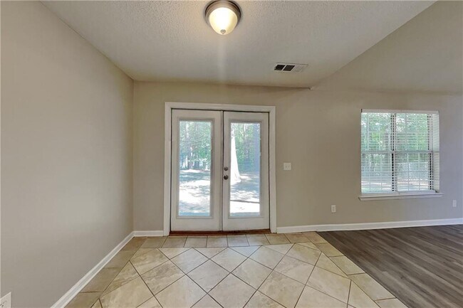 Building Photo - 8435 Sapphire Ln