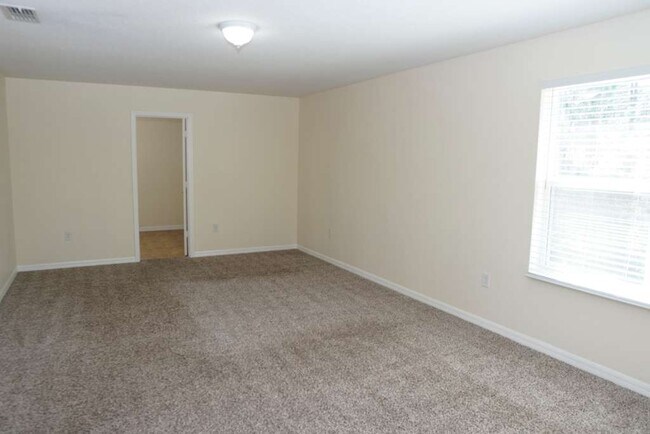 Building Photo - 2330 Avellino Ave