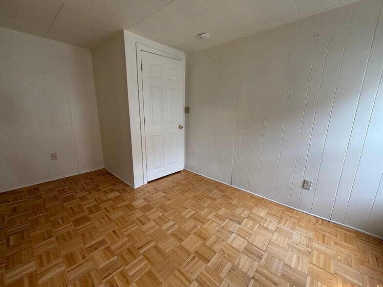 Building Photo - 164 Bowen St