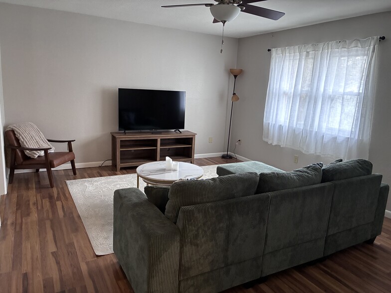 Building Photo - 1026 N Jefferson St