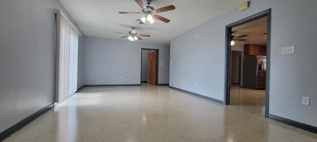 Building Photo - 842 Hillside Ave