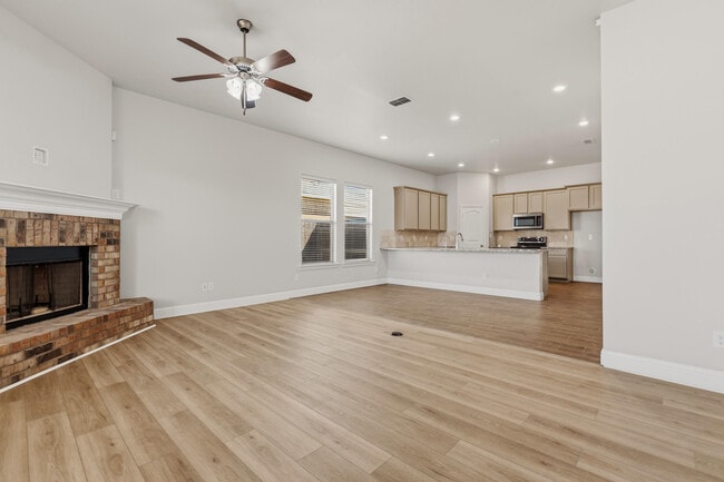 Building Photo - 13810 Avenue W