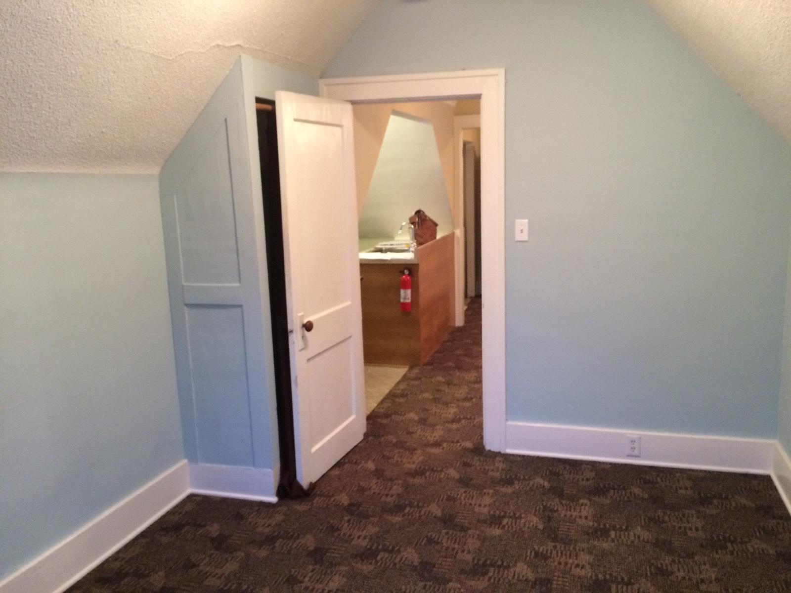 Building Photo - 1182 Thomas Ave W