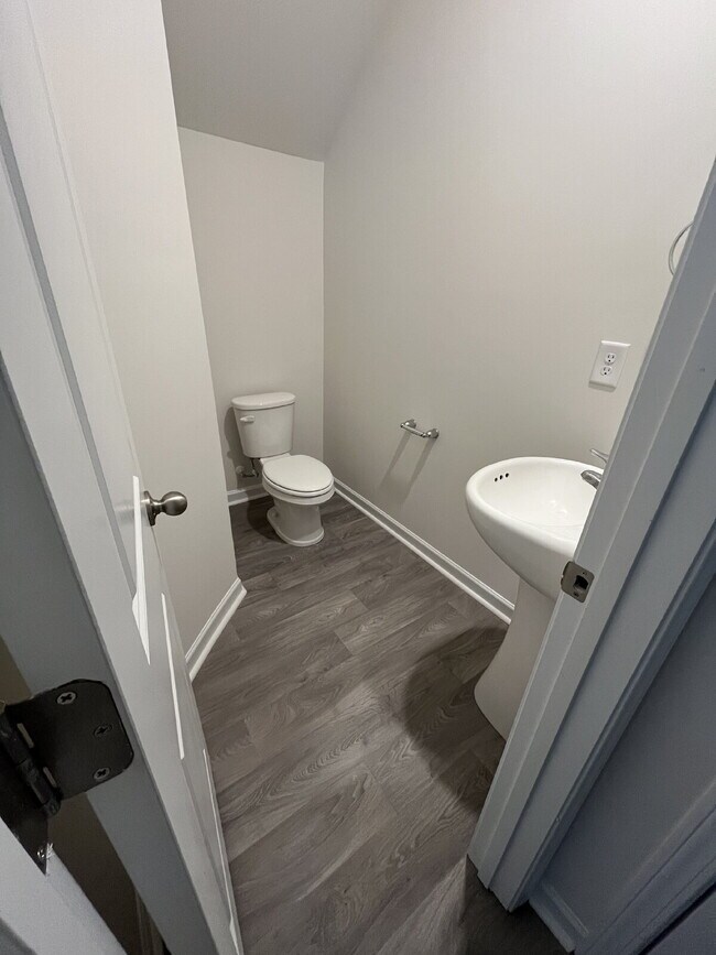 Building Photo - 228 Canopy Dr