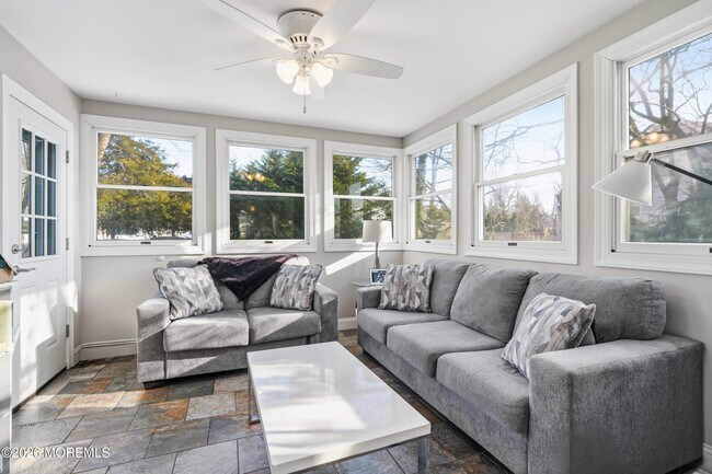 Building Photo - 19 Carole Dr