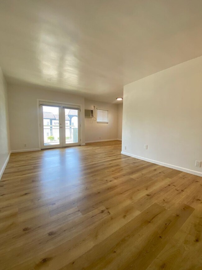 Interior Photo - 6556 Lamirada Ave